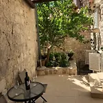 Elegant Leila Apartman *